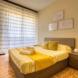  Appartamento Caseospitali - Casa Luce A Due Passi Dal San Raffaele - 1 Bedroom E Divano In